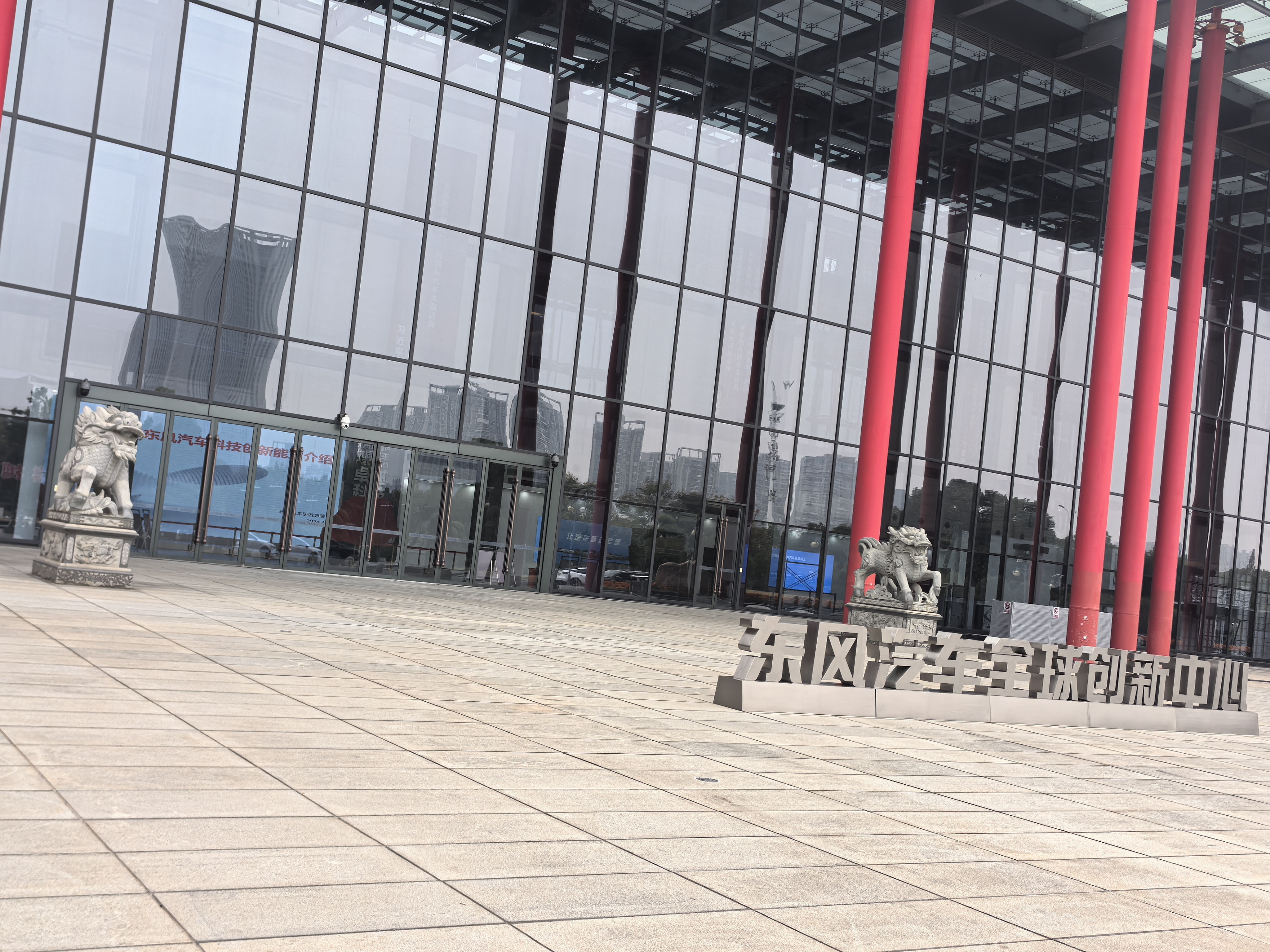 “智慧講解，精準(zhǔn)傳遞”：10月鷹米分區(qū)講解系統(tǒng)助力武漢東風(fēng)展廳打造高效參觀體驗(yàn)<